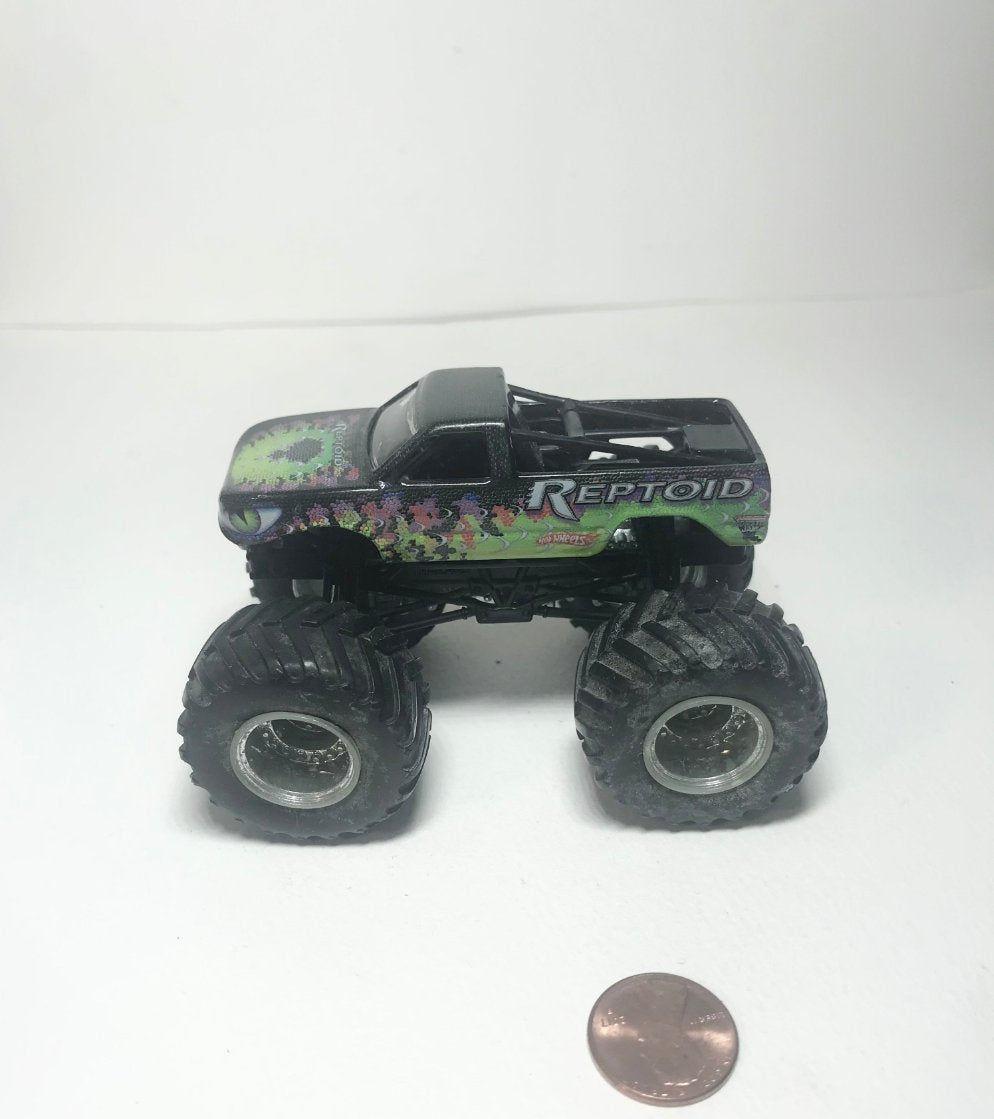 Hot Wheels Reptoid Monster Jam Truck Loose 1:64 Diecast Truck.mint-8