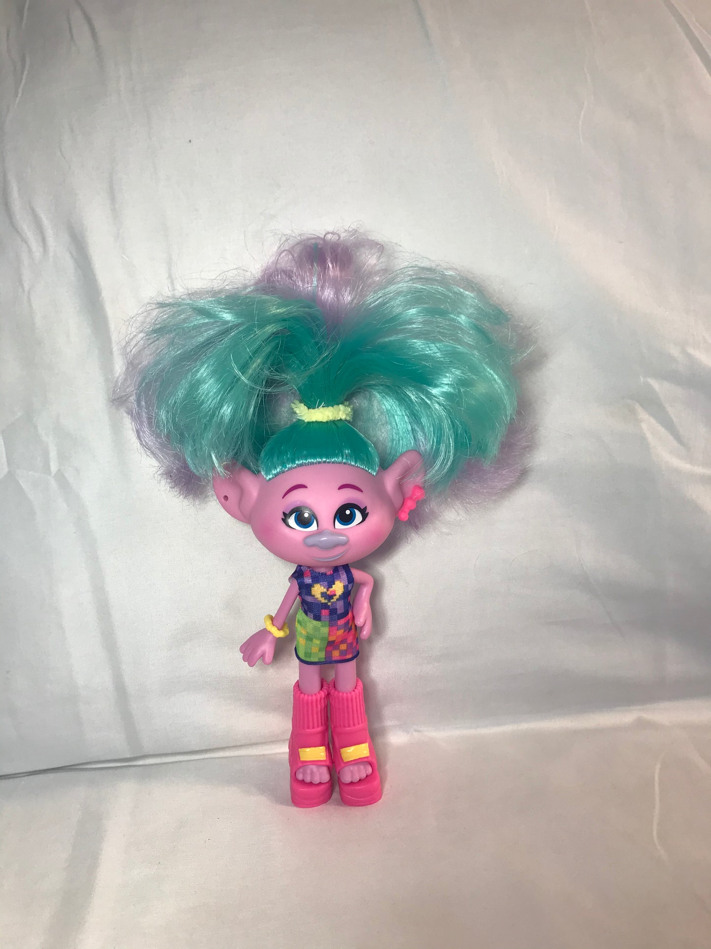 Dreamwork's trolls world tour glam satin fashion doll