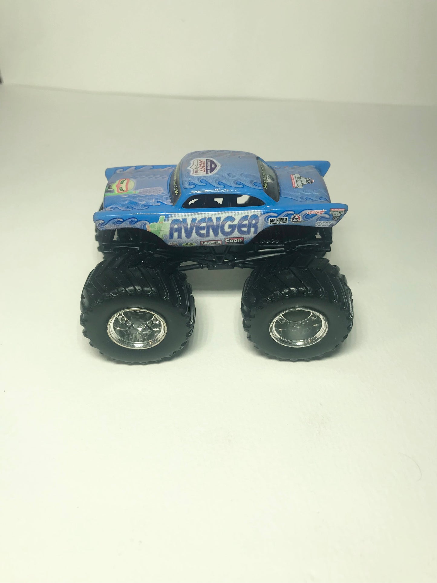 HOT WHEELS MONSTER JAM ADVENGER BLUE TRUCK 1:64