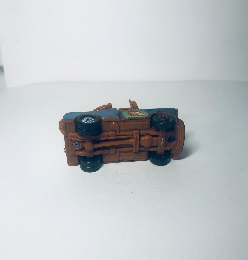 Disney Pixar Cars 2 Mater Tow Truck Diecast V2798 Mattel Toy