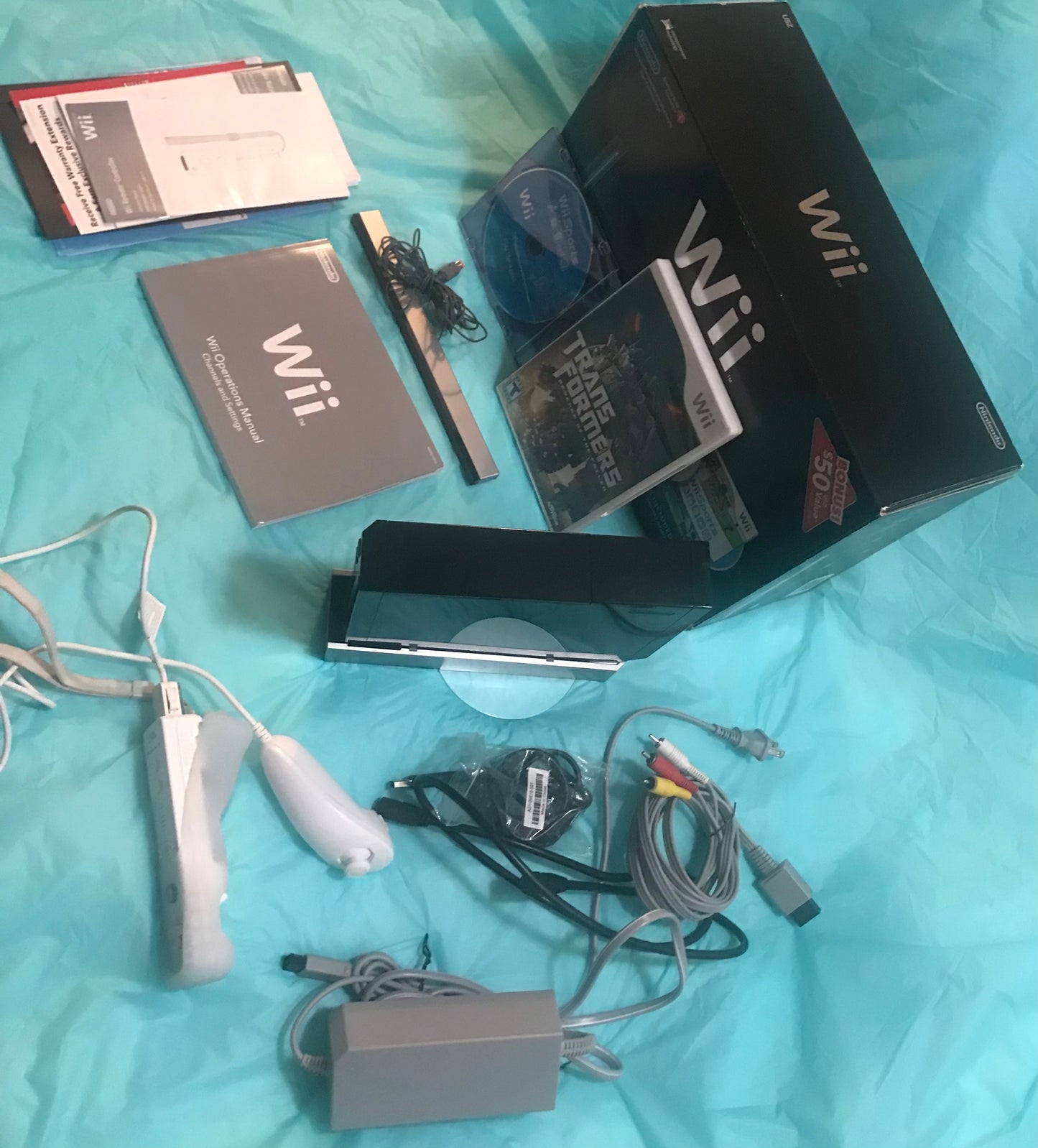 Black Nintendo Wii Console Bundle with Wii Remote &  Motion Sensor + 2 games