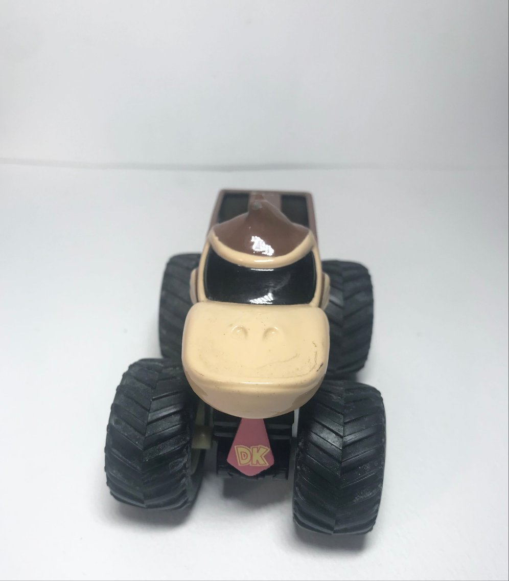 HOT WHEELS DONKEY KONG MONSTER JAM TRUCK IS IN GREAT CONDITION 1:64 SCALE