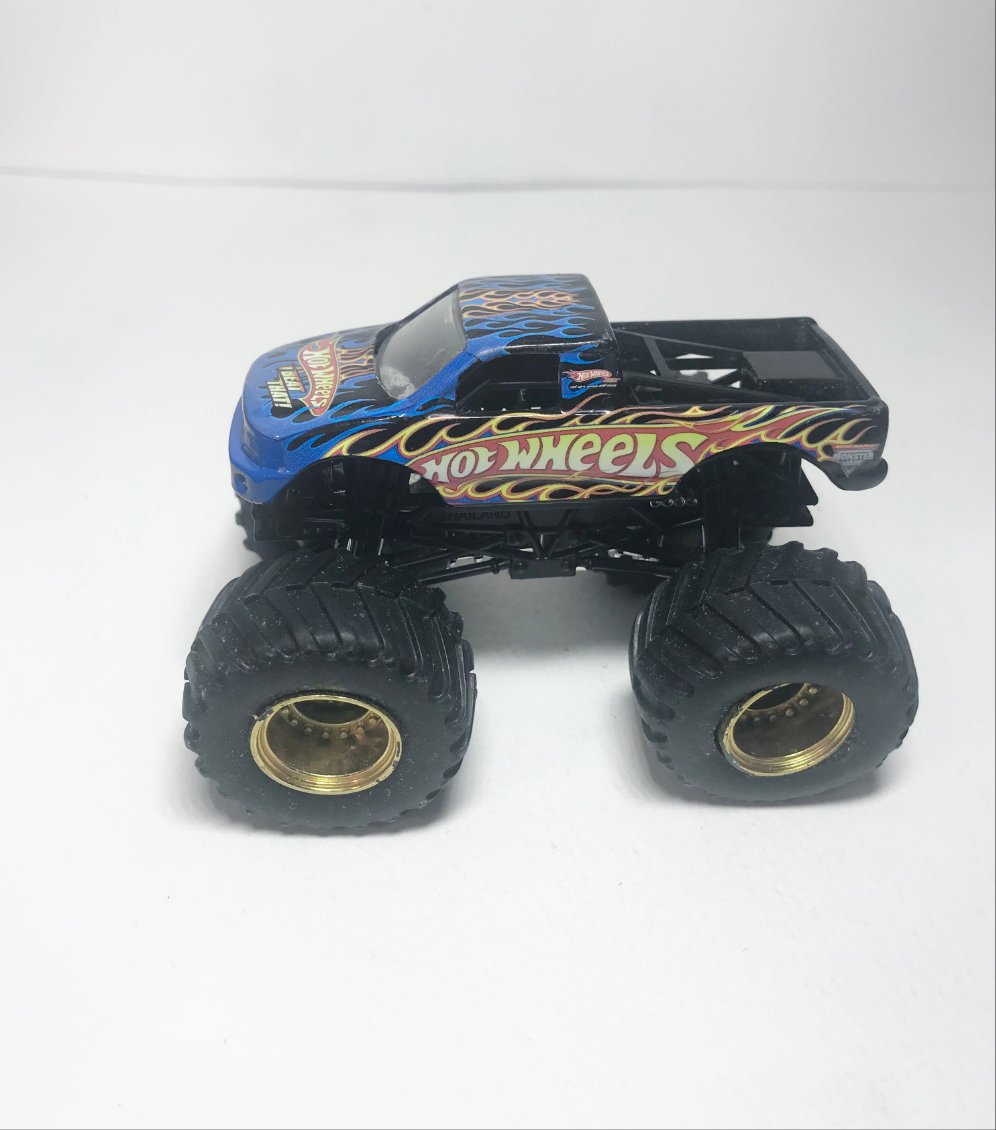 Team Hot Wheels Monster Jam Truck 1/64 Diecast Spectraflames Firestorm Beat That