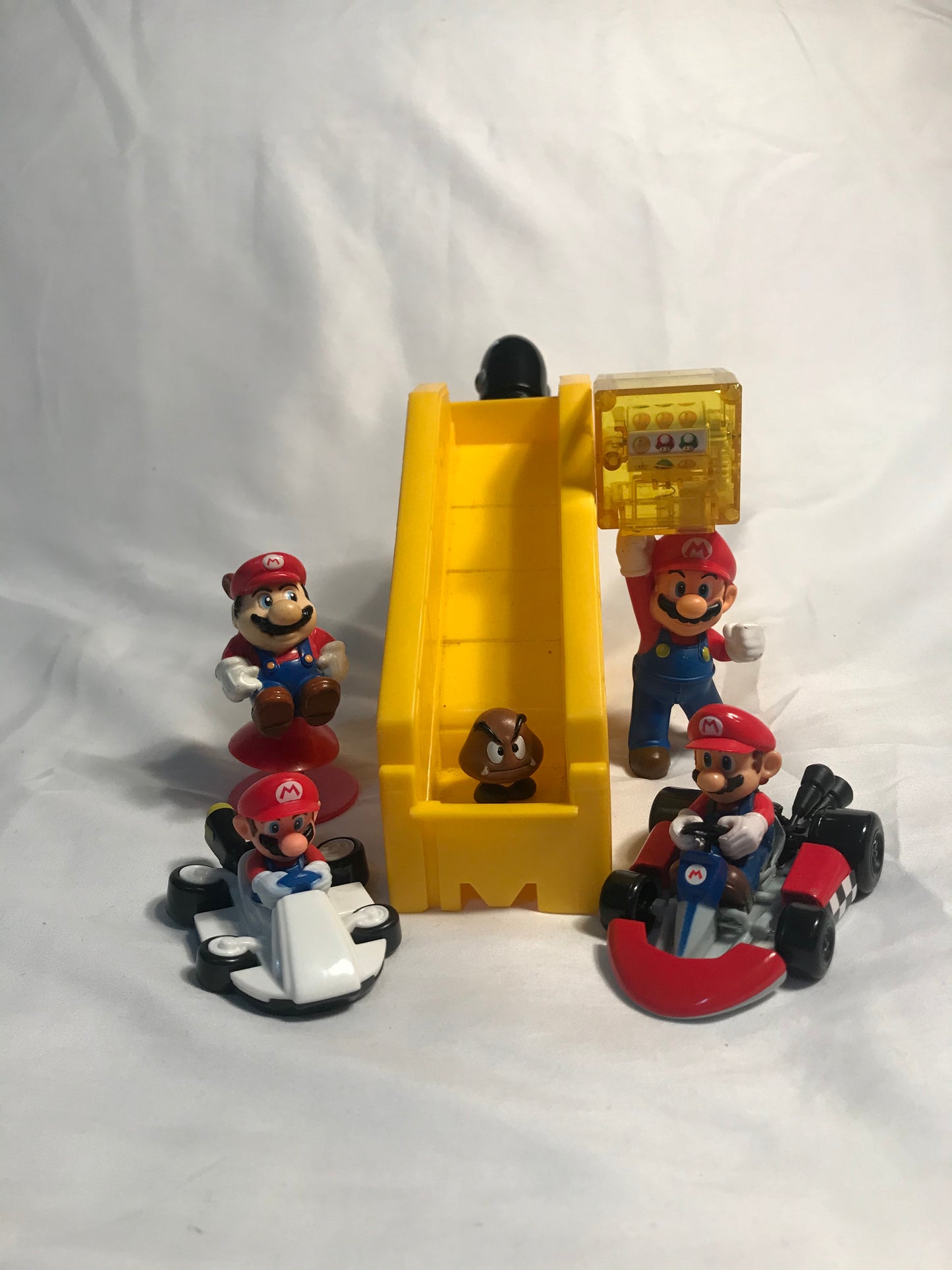 Supper Mario plastic figurine lot of six plus yellow slide