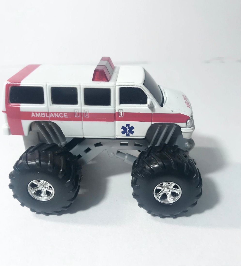 Fun Stuff Big Wheel Emergency Ambulance Pullback Toy Vehicle with Lights and Sound - 3.5"