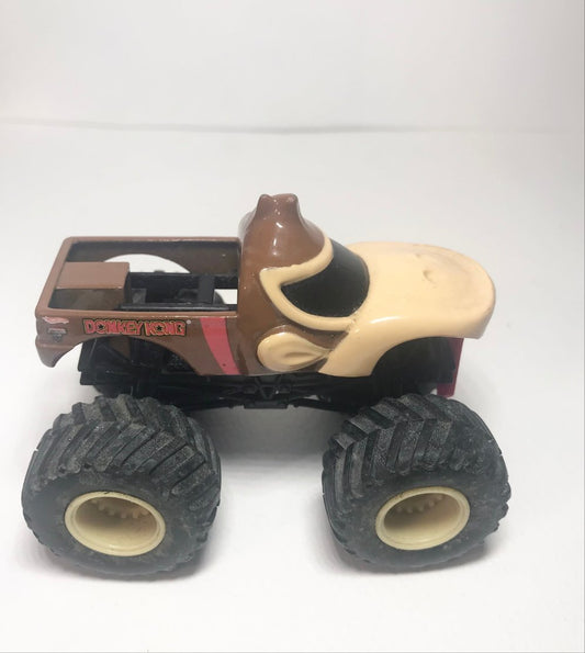 HOT WHEELS DONKEY KONG MONSTER JAM TRUCK IS IN GREAT CONDITION 1:64 SCALE