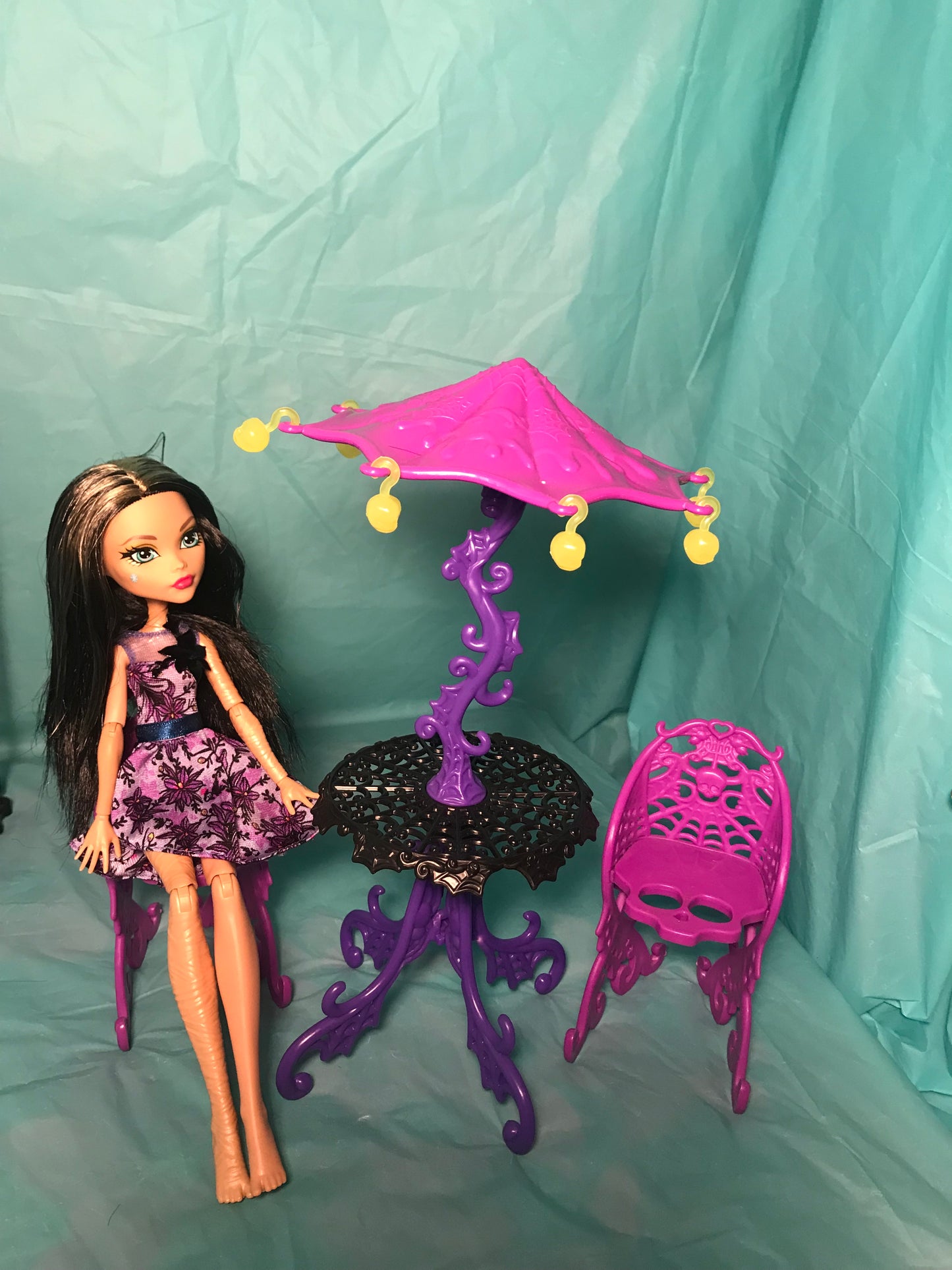 Monster high table set with Cleo De Nile doll