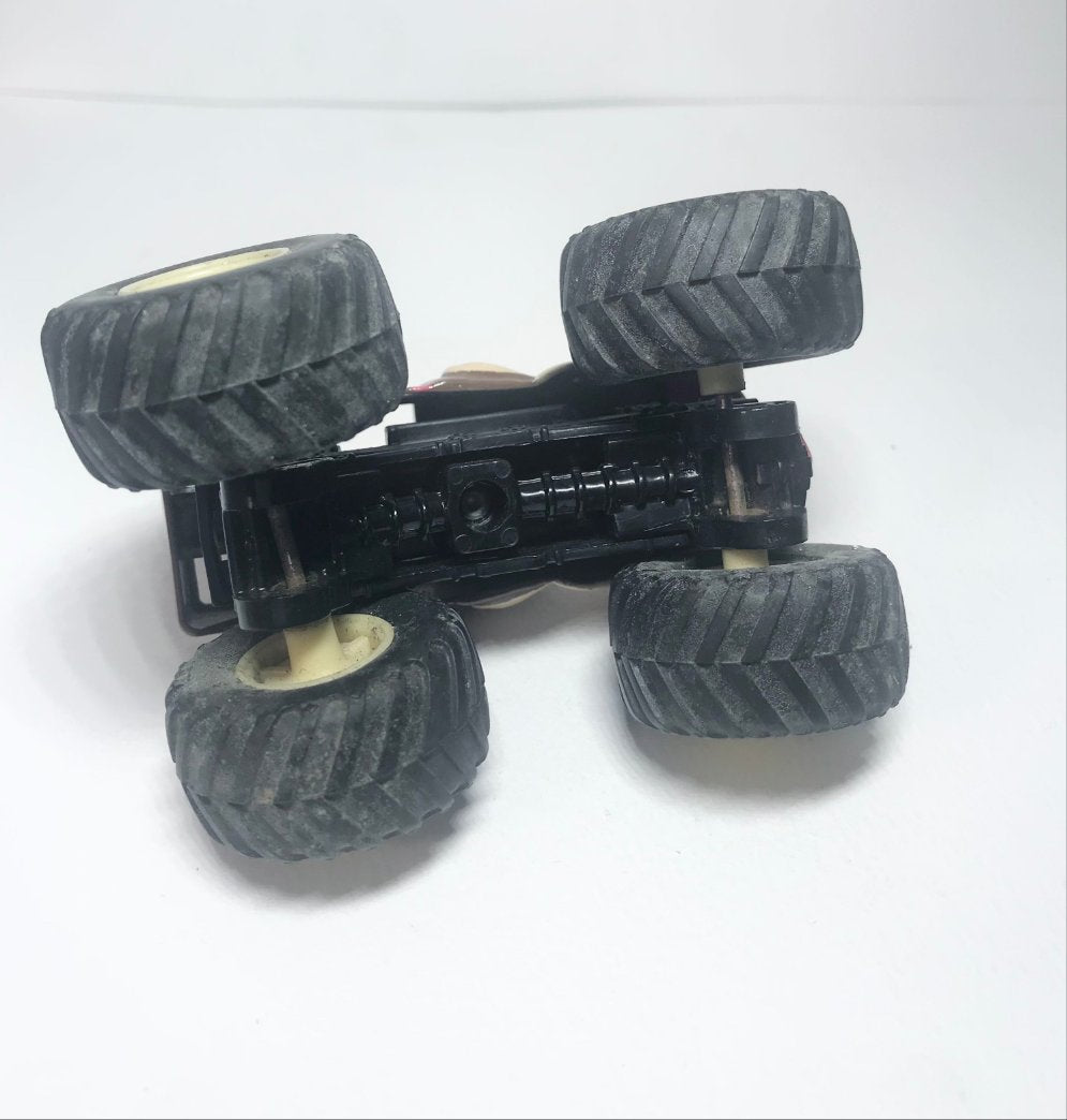 HOT WHEELS DONKEY KONG MONSTER JAM TRUCK IS IN GREAT CONDITION 1:64 SCALE