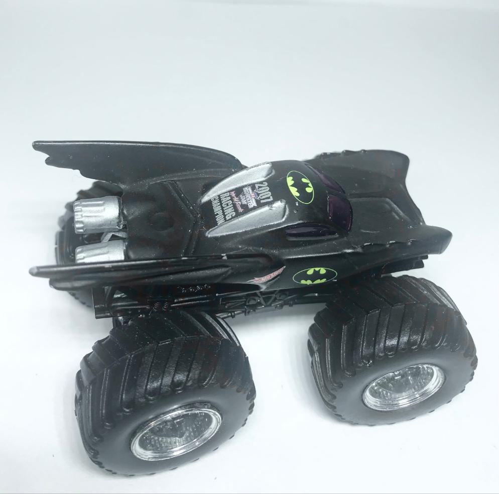2007 Hot Wheels Monster Jam Racing Champion Batman Truck Die Cast 1:24 Scale