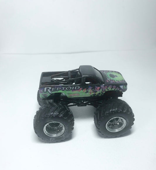 Hot Wheels Reptoid Monster Jam Truck Loose 1:64 Diecast Truck.mint-8